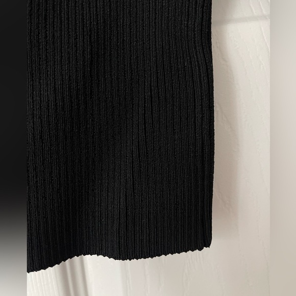 Body-con Off-shoulder Ribbed Top - Picture 5 of 8